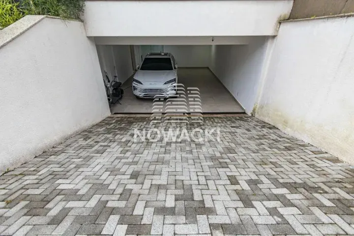 House with 4 bedrooms and 356 m² with integrated kitchen — photo 32
