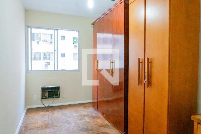 3-bedroom apartment in a building with a pool — photo 7