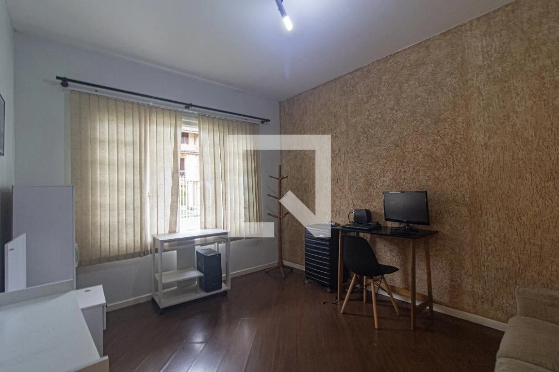 3-bedroom house with a walk-in closet in Curitiba — photo 11