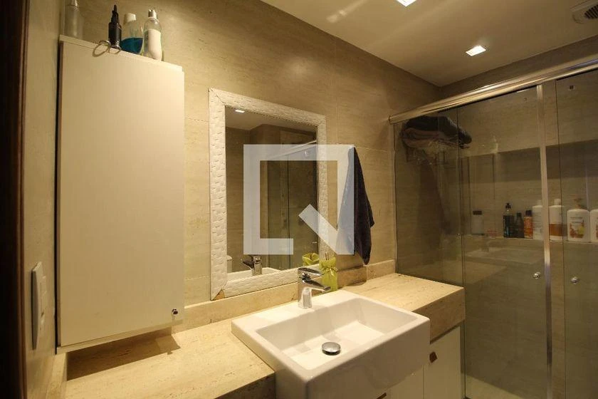 Furnished 4-bedroom apartment with 245 m² and glass balcony — photo 29