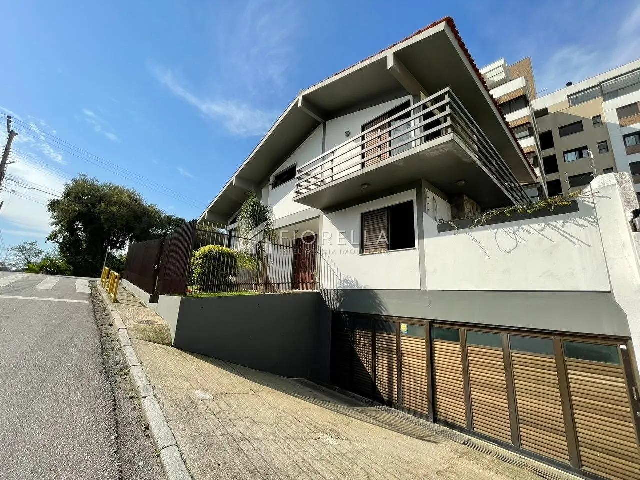 Furnished house, 376 m², with a water view — photo 12