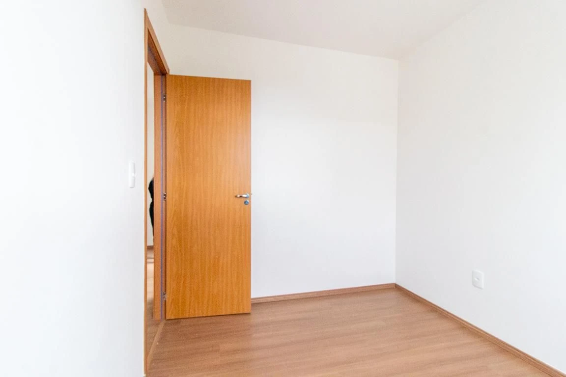 2-bedroom apartment in a building with a gym — photo 4