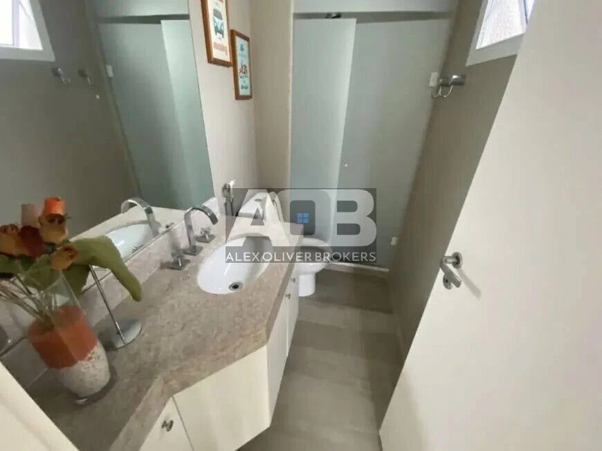 Furnished duplex penthouse with 4 bedrooms and 210 m² — photo 28