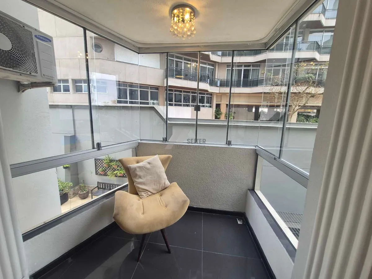 3-bedroom apartment with a glass-enclosed balcony — photo 21