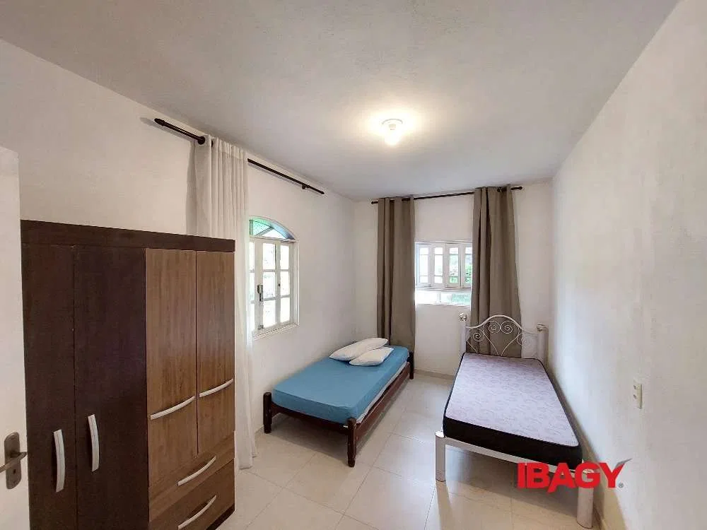3-bedroom house with a washing machine in Florianópolis — photo 14