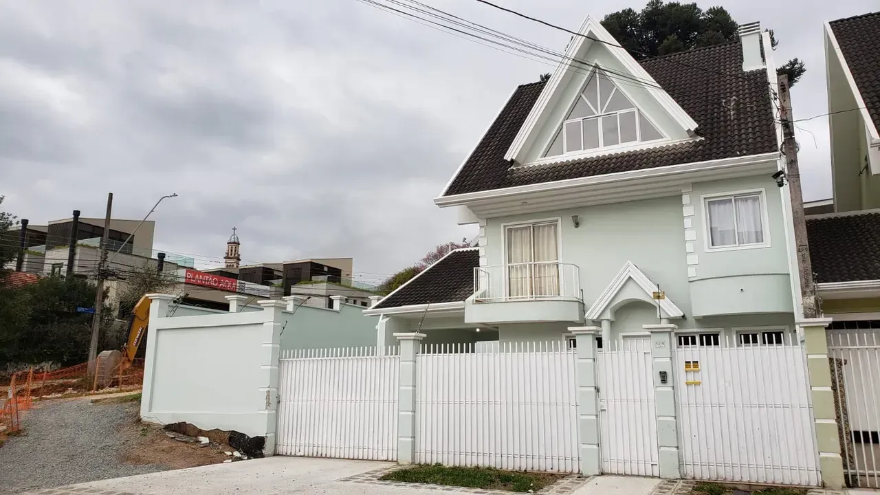 One-bedroom, 226 m² house in Curitiba — photo 17