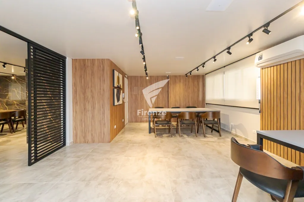 Apartamento mobiliado com cozinha integrada e varanda fechada — photo 33