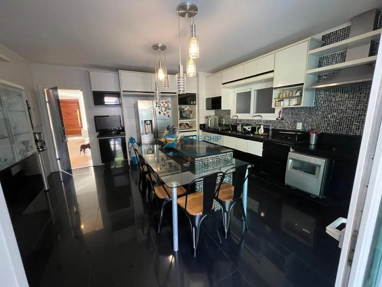 Casa mobiliada com cozinha integrada e fogão a gás — photo 3