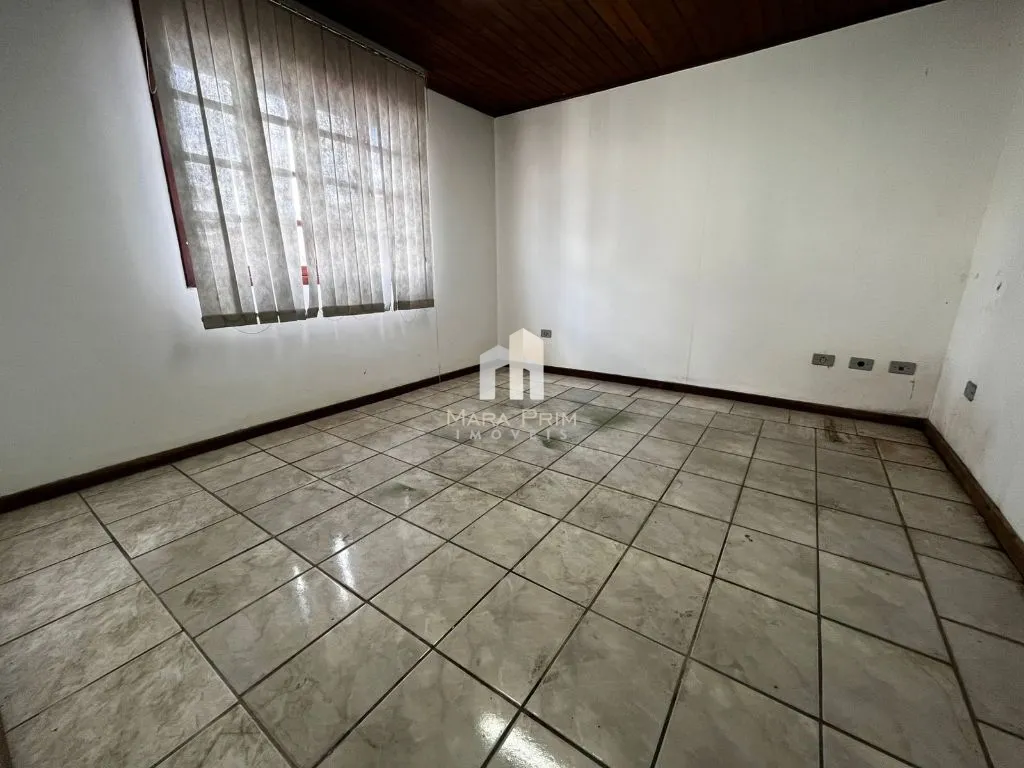House with 3 bedrooms and fitted kitchen — photo 24