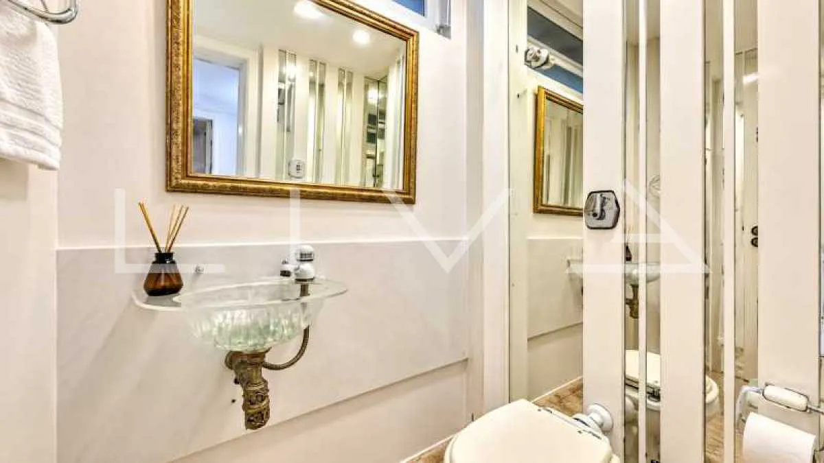 178 m² apartment with a bathtub and a water view — photo 18