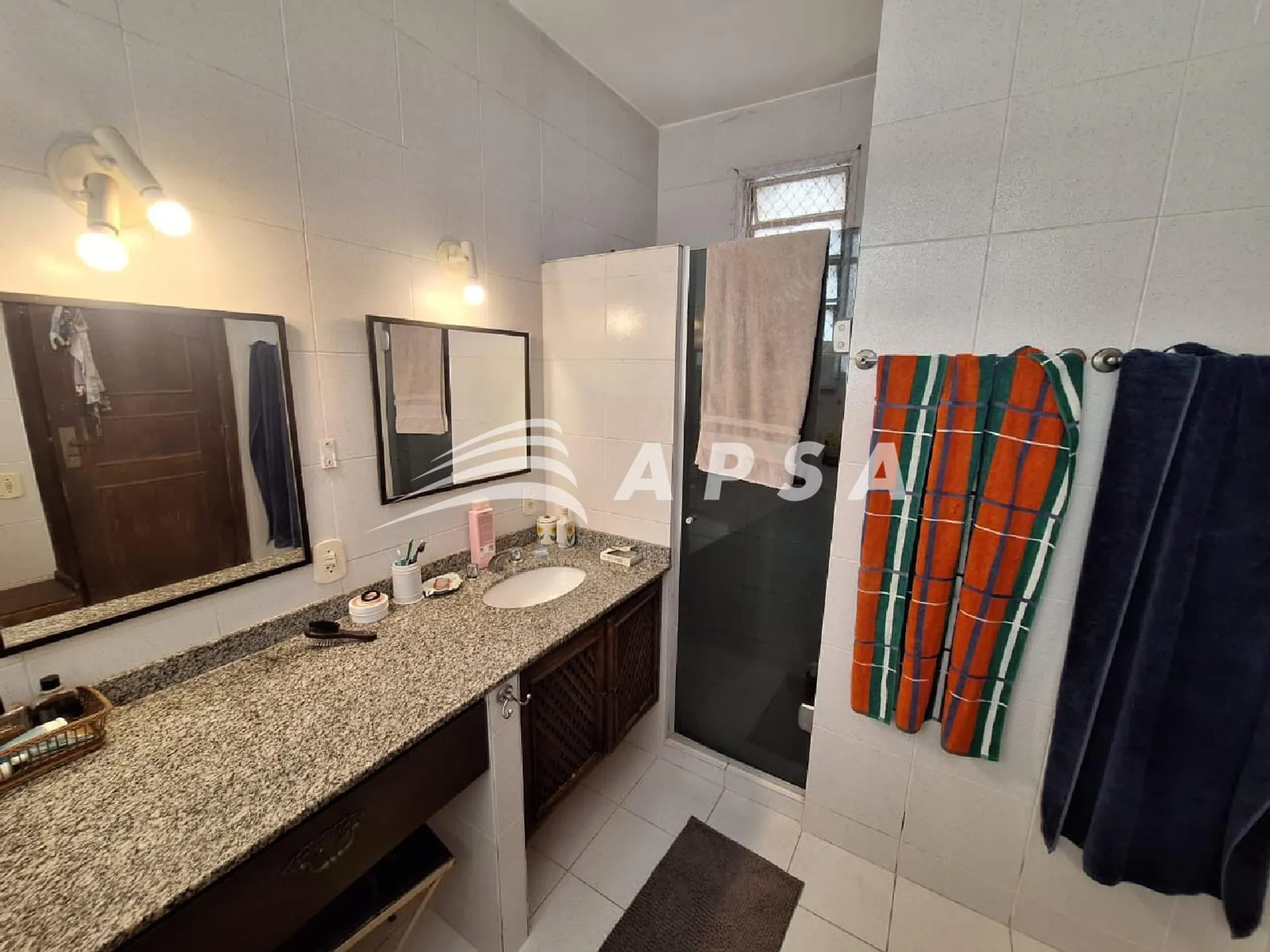 Furnished 210 m² apartment with 3 bedrooms and suite — photo 21