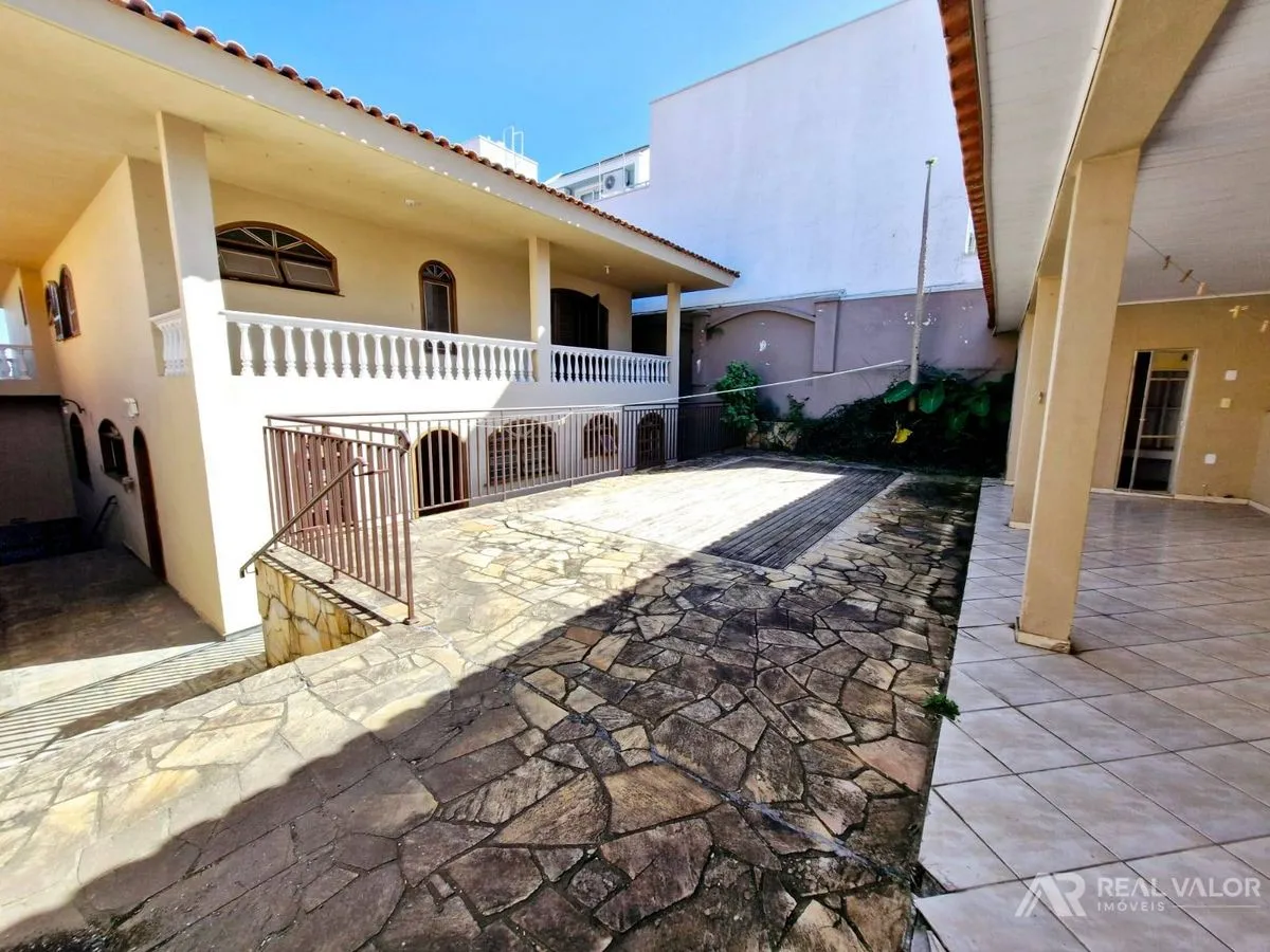 Furnished house with 8 bedrooms and 510 m² — photo 30