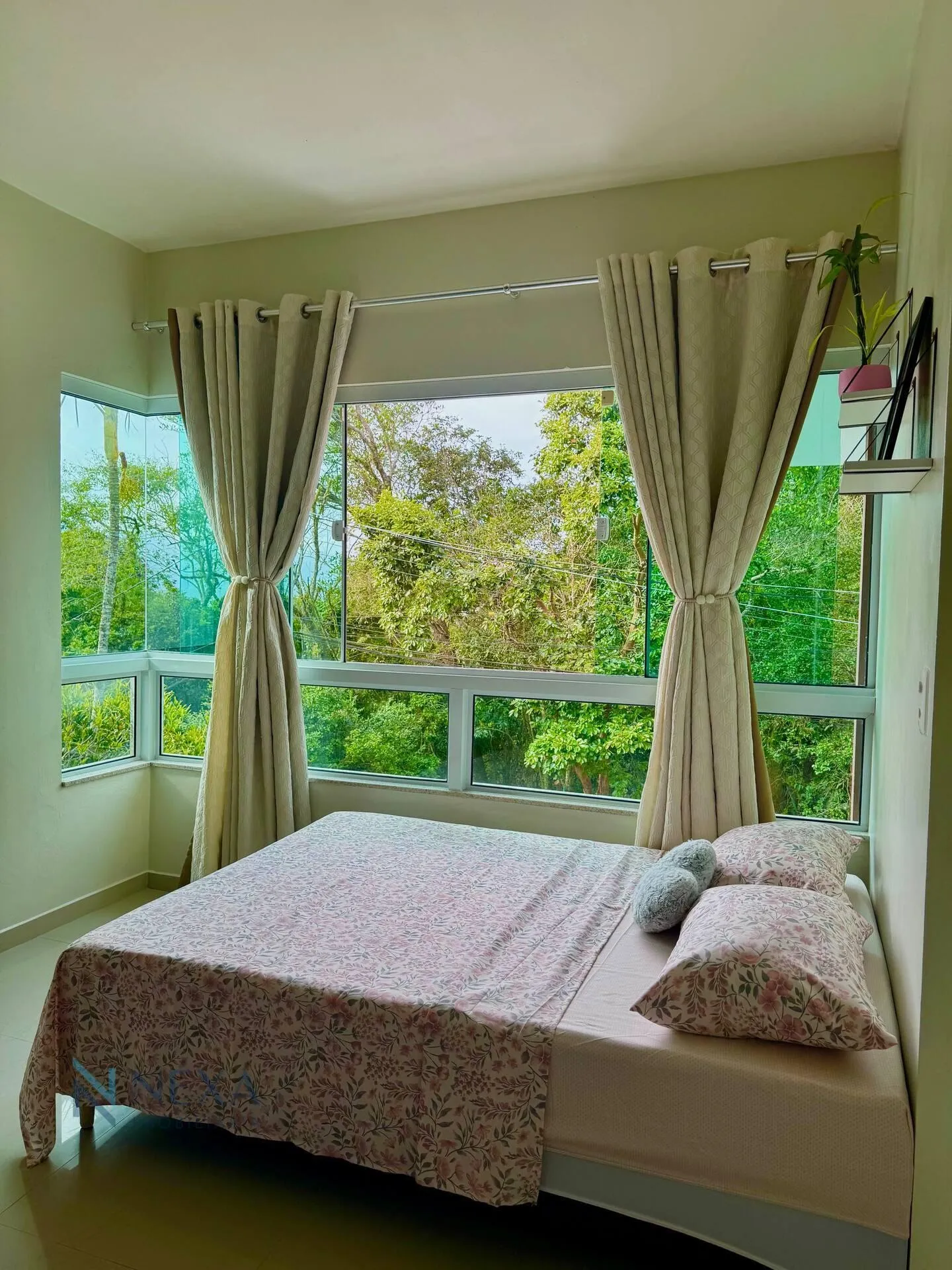 Furnished house with shared pool and gourmet lounge