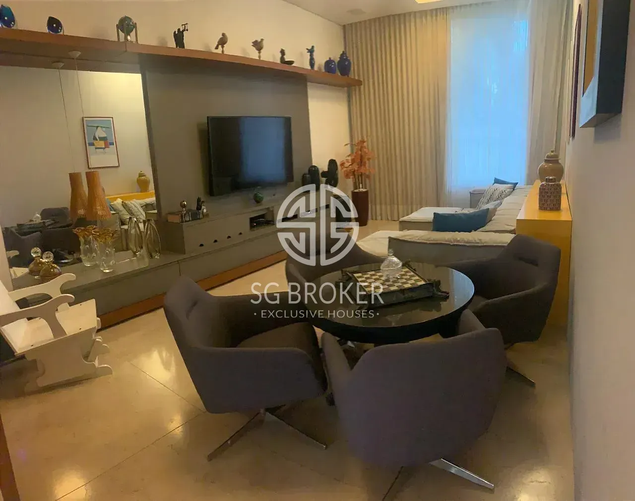 Furnished house, 800 m², with floor-to-ceiling windows — photo 6