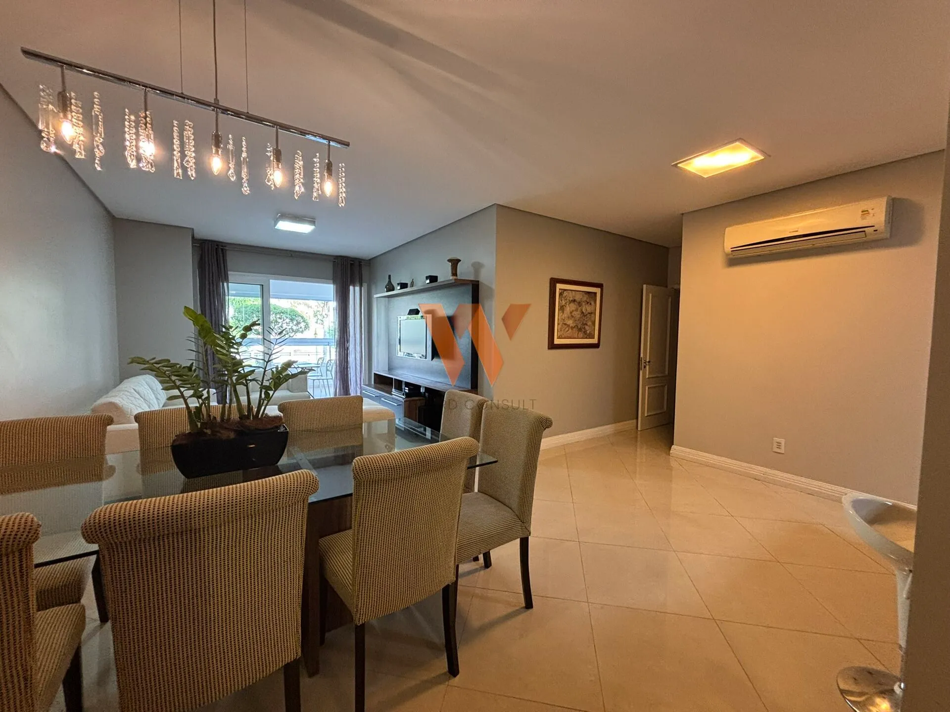 Меблированная квартира с 3 спальнями-сюитами 236 м²