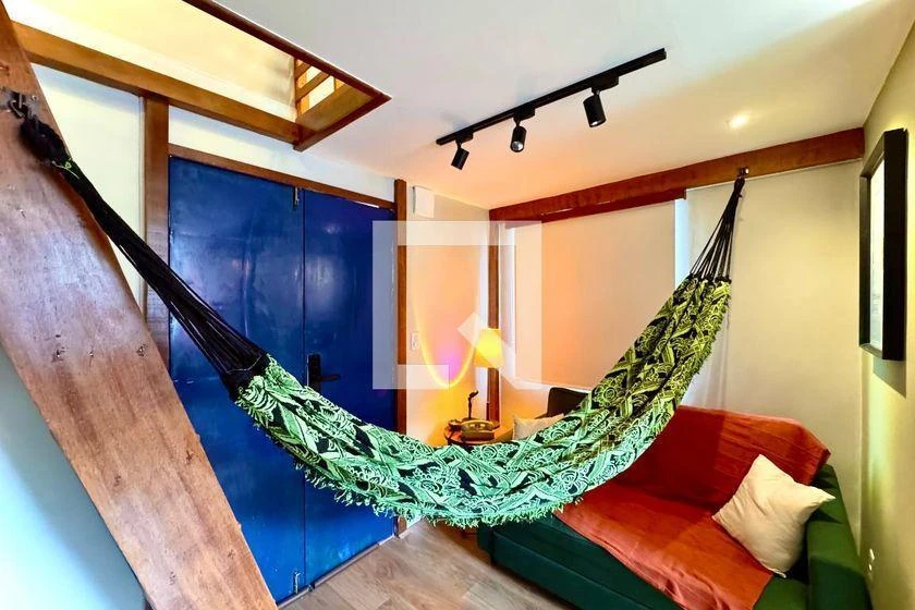 Wood or laminate floors in a one-bedroom apartment, 24 m² — photo 15