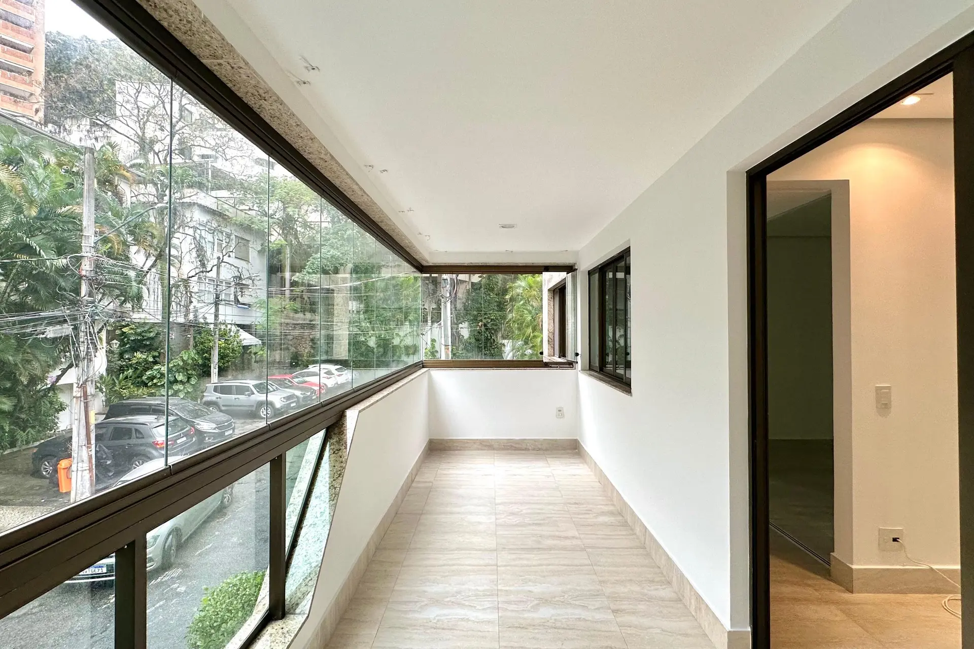 Unfurnished apartment with 2 suites and a balcony — photo 9