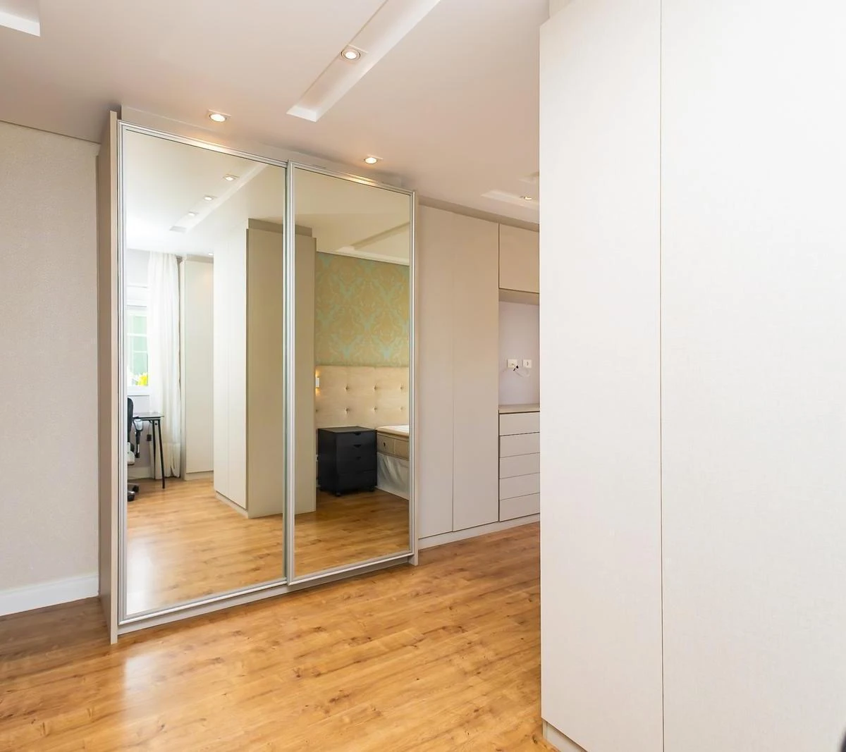 Home office in a 2-bedroom apartment, 95 m² — photo 8