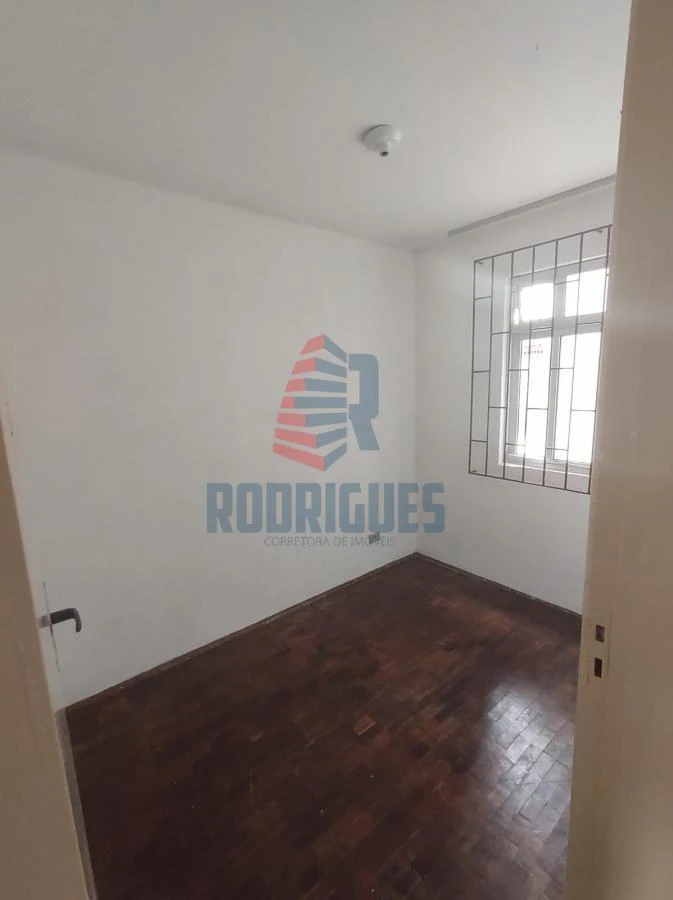 Wood or laminate floors in a 2-bedroom apartment, 41 m² — photo 6