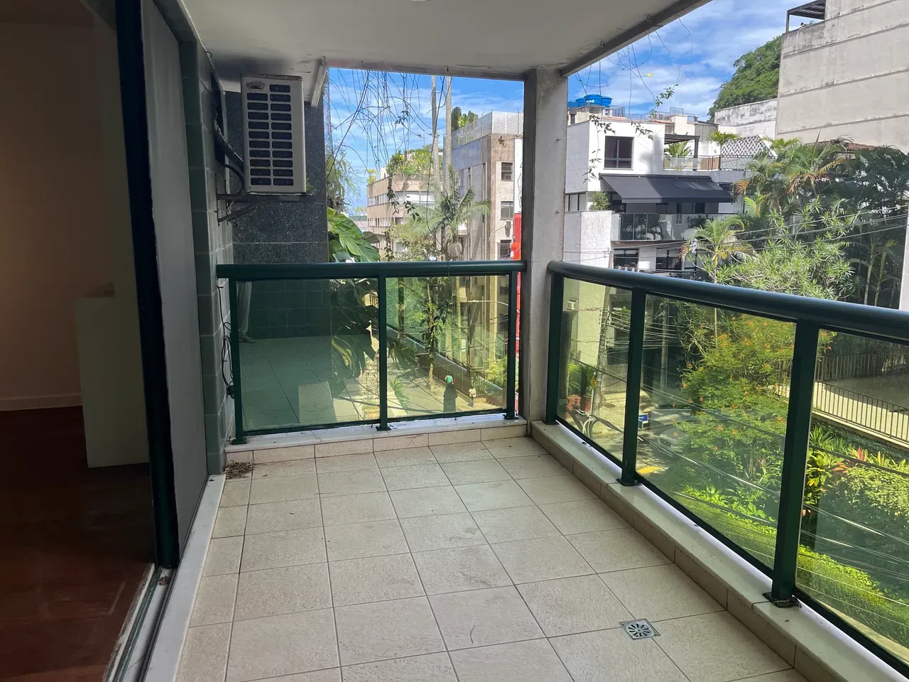4-bedroom apartment with a bathtub in Rio de Janeiro — photo 13