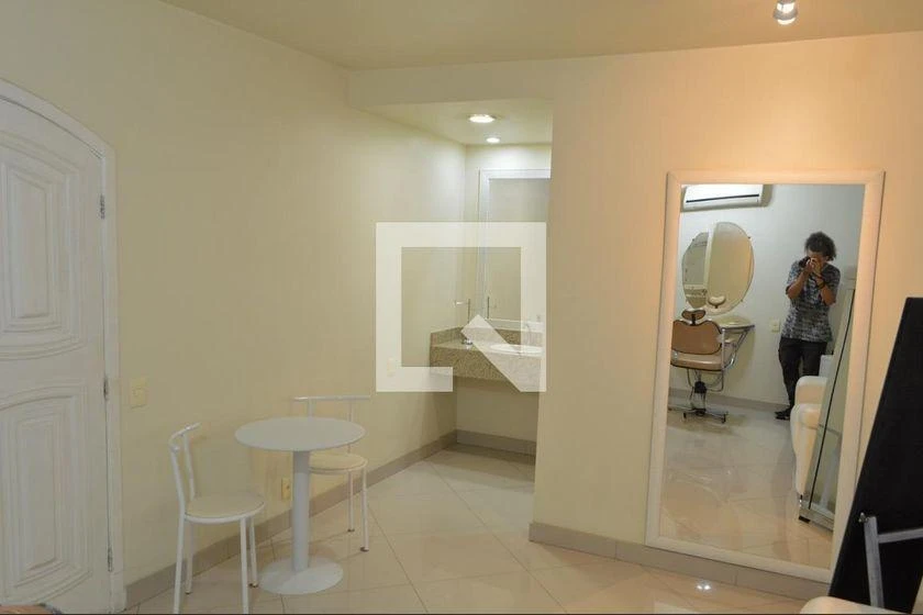 House with 5 bedrooms, balcony and 650 m² — photo 37