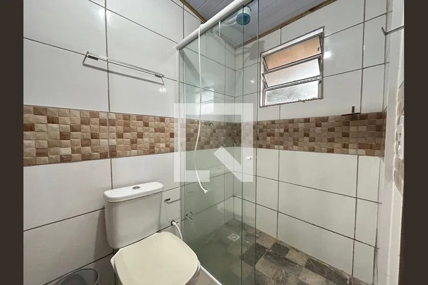 Furnished house with 2 en-suite bedrooms and private yard — photo 17
