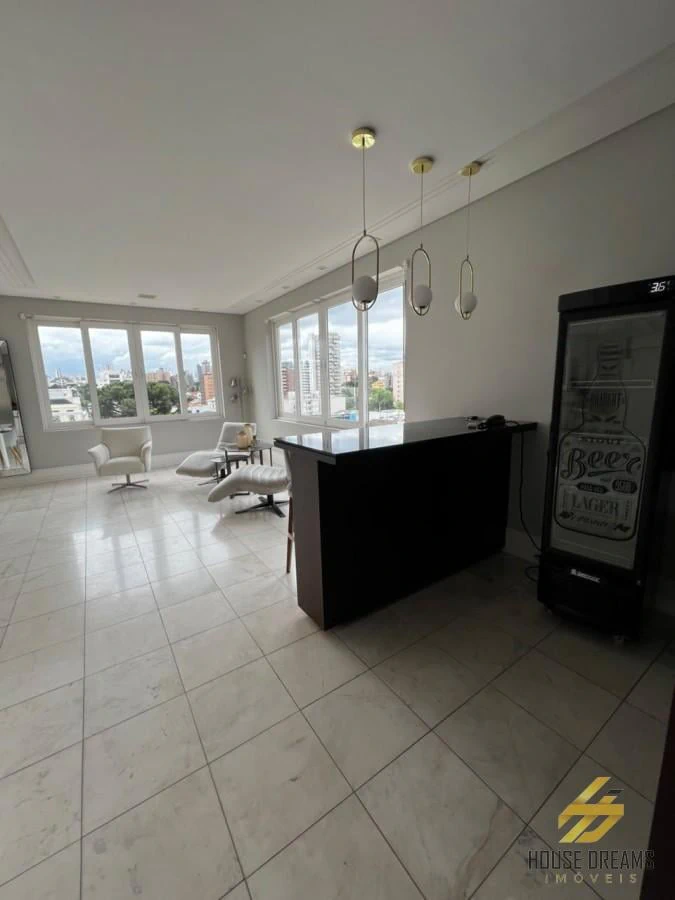 344 m² apartment with floor-to-ceiling windows and a bathtub
