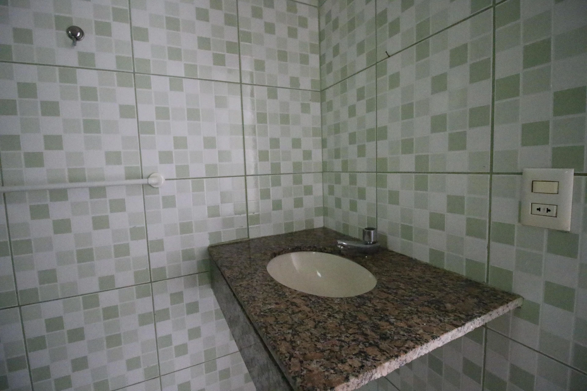 3-bedroom apartment with a grill on the balcony — photo 26