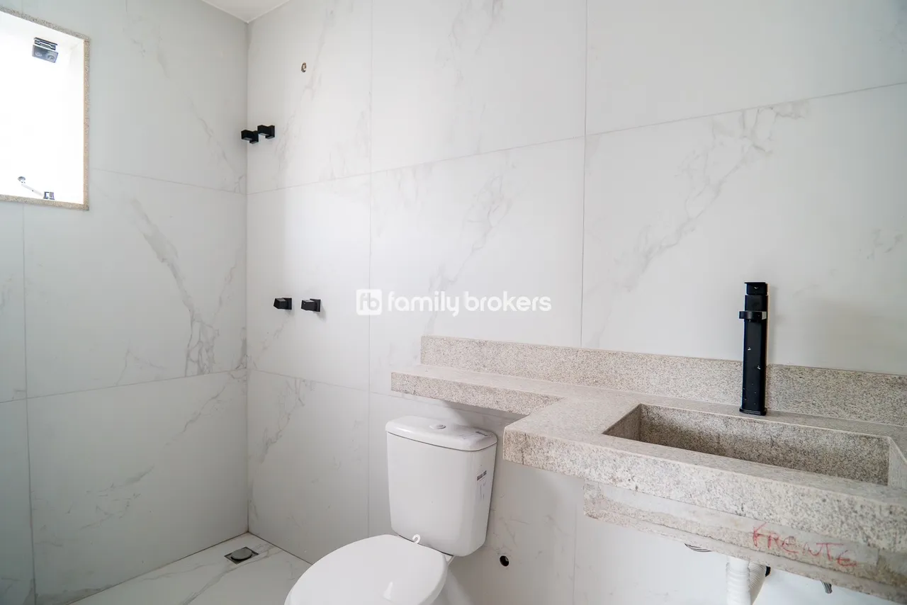 House with open-plan kitchen and 4 bedrooms, 220 m² — photo 24