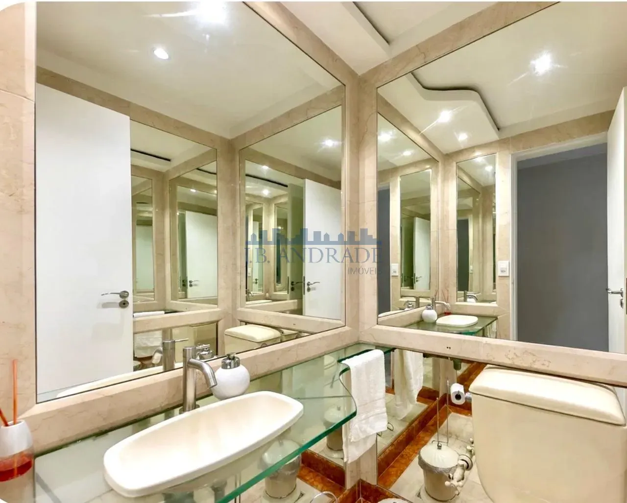4-bedroom apartment with a water view in Rio de Janeiro — photo 19