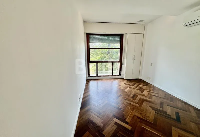 Apartamento de 180 m² com varanda fechada e fogão a gás — photo 31