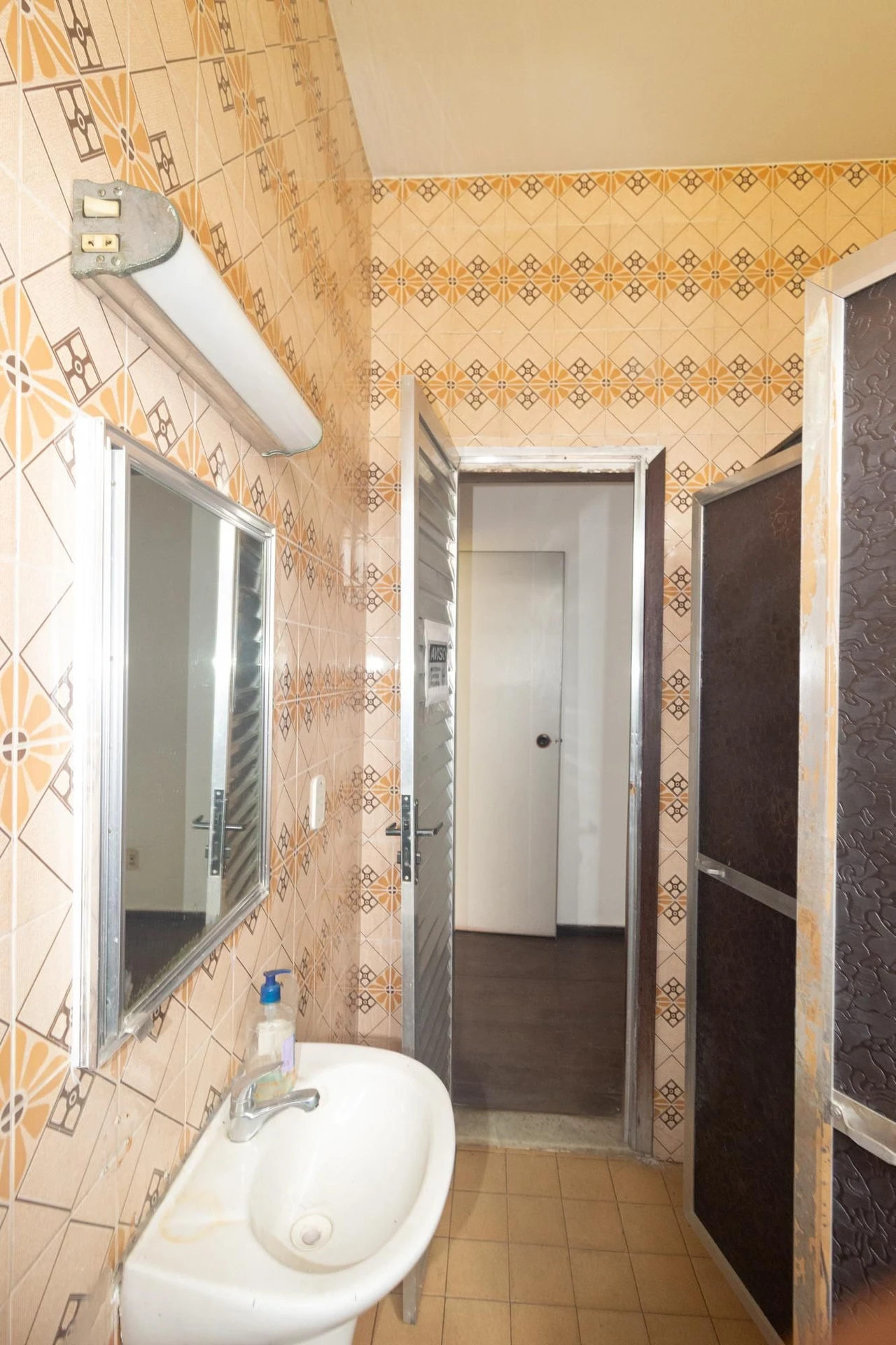 4-bedroom rental house with private garden and parking — photo 47