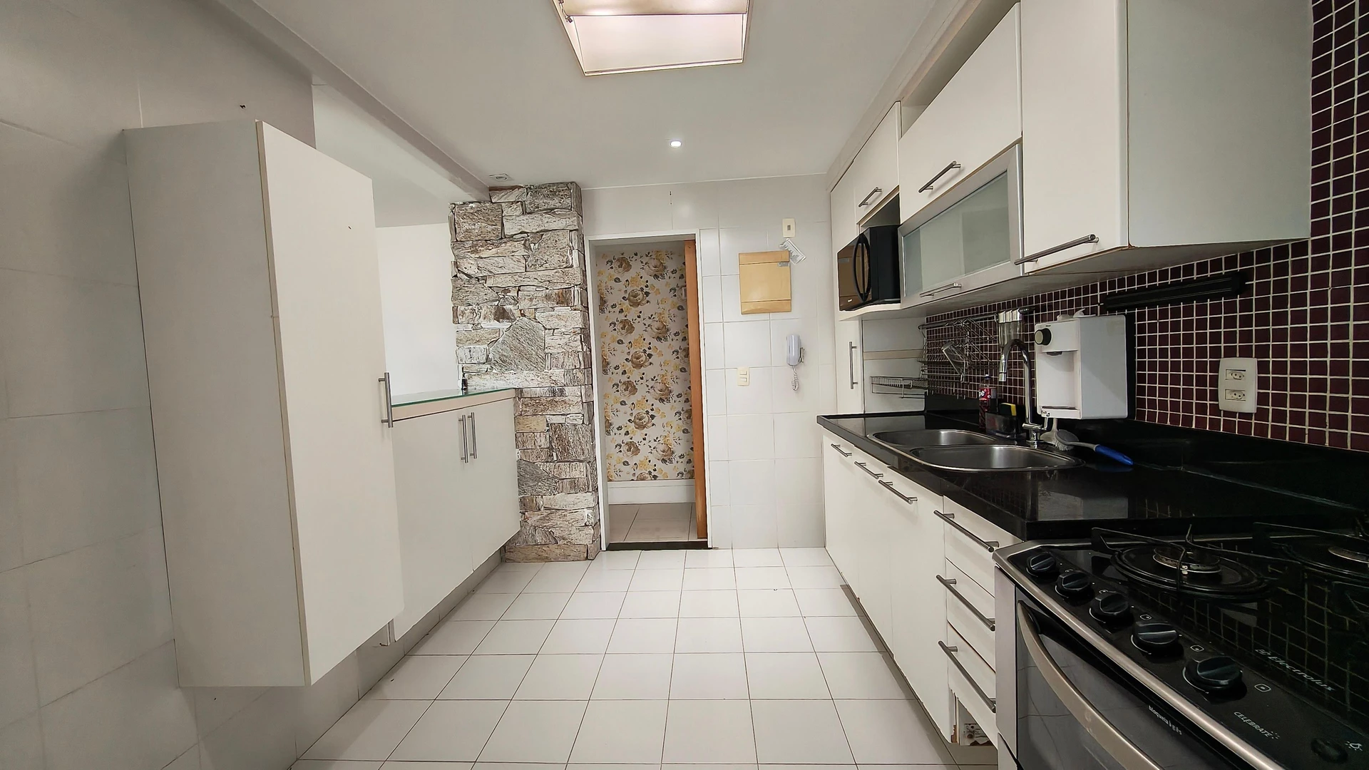 Apartment, 98 m², with a glass-enclosed balcony — photo 15
