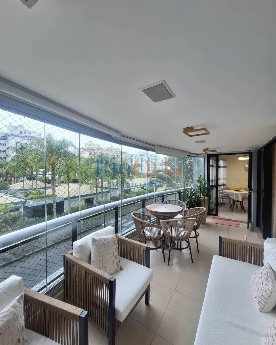 Floor-to-ceiling windows in a 4-bedroom apartment, 156 m² — photo 16