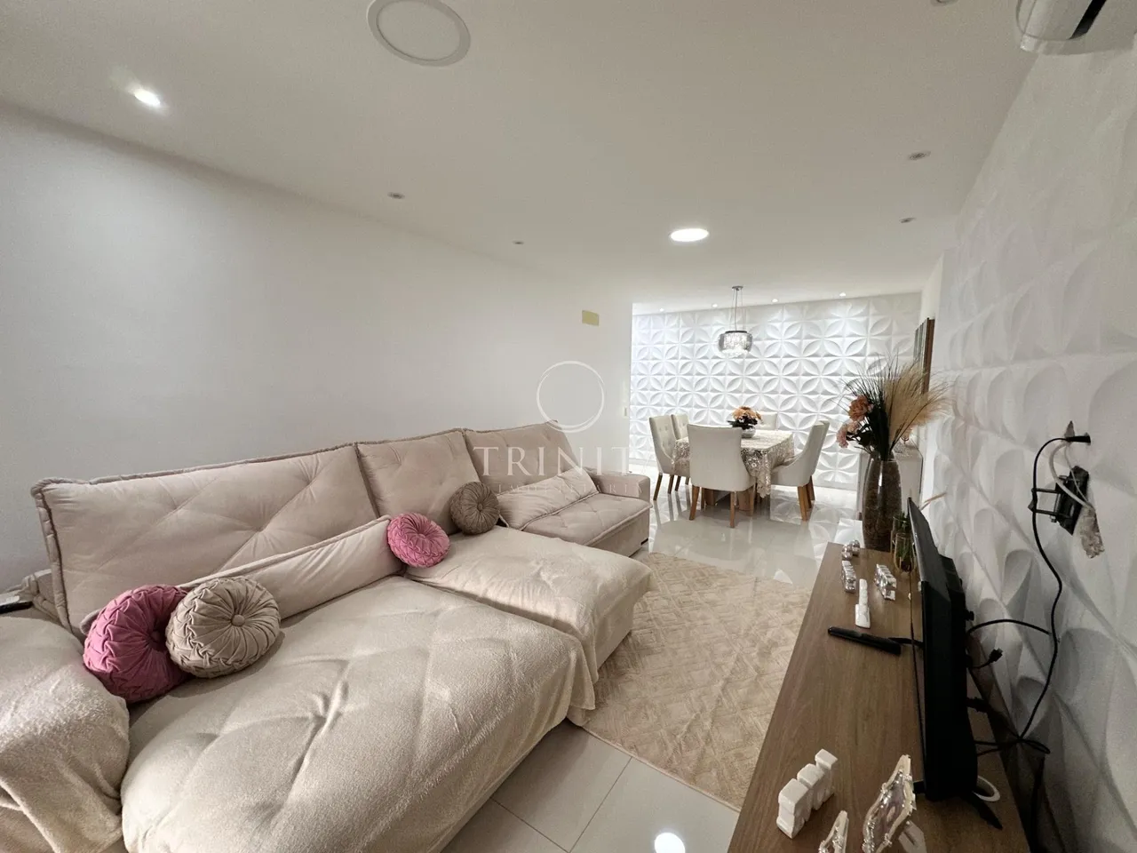 Furnished 3-suite apartment with a gas open-plan kitchen — photo 15