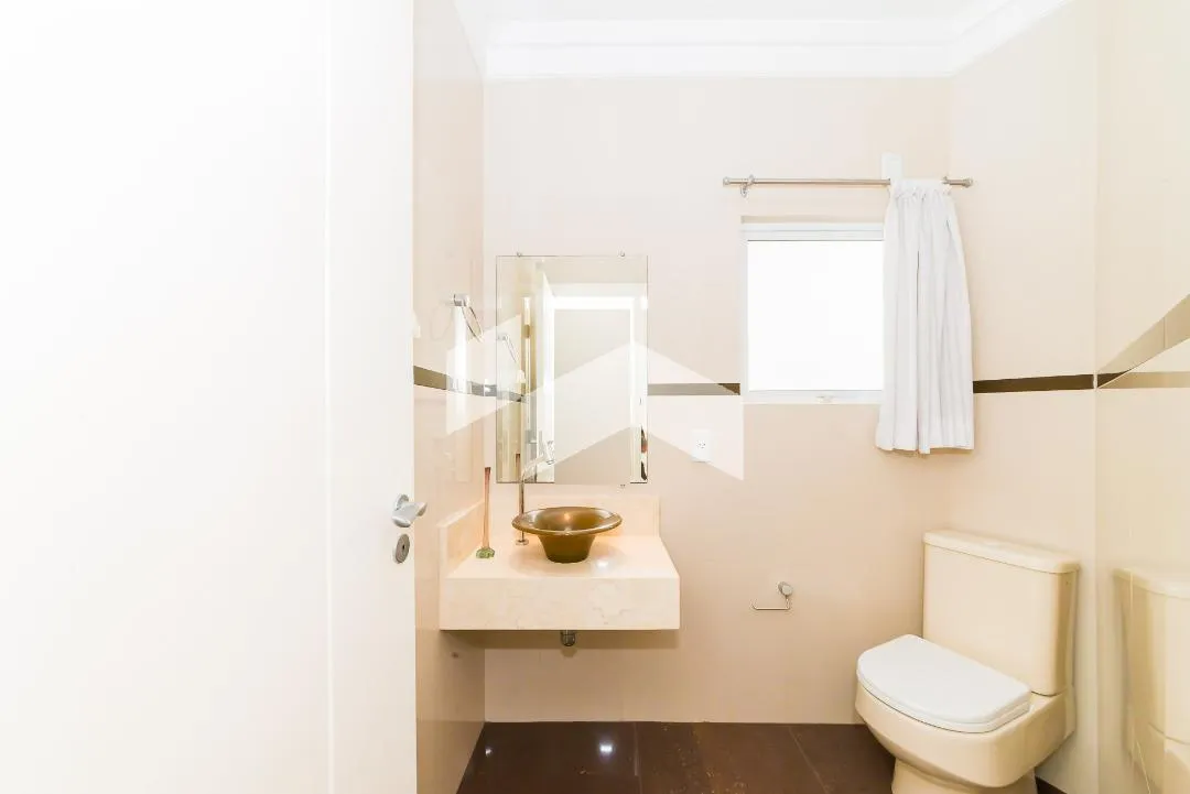 431 m² house with 4 en-suite bedrooms and 6 parking — photo 35