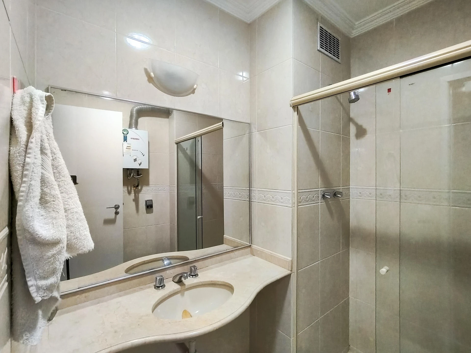 Furnished 4-bedroom apartment with 3 bathrooms — photo 60