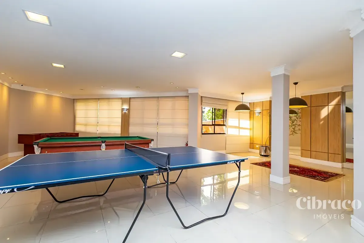 250 m² apartment with 3 bedrooms and a balcony — photo 42