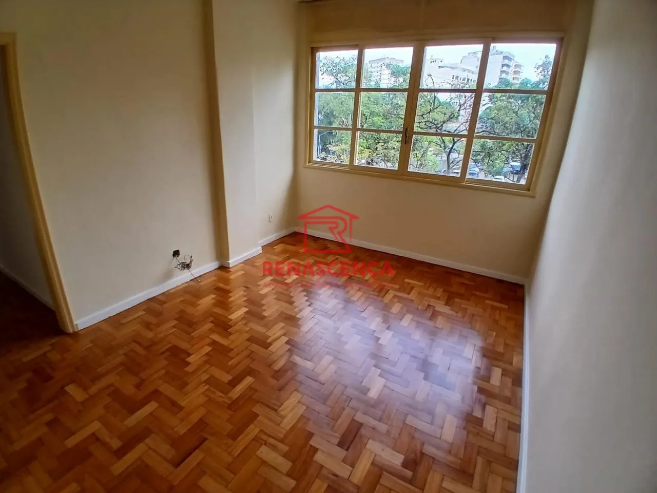 Apartment on the 3rd floor with wood or laminate floors — photo 6