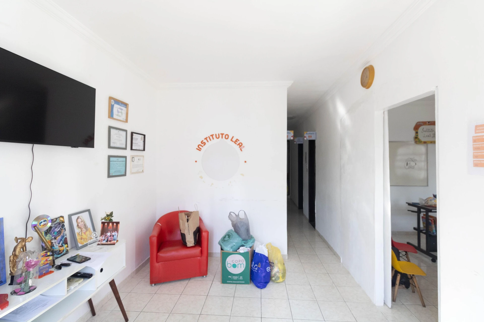 House with 3 bedrooms and a separate kitchen with gas stove — photo 39