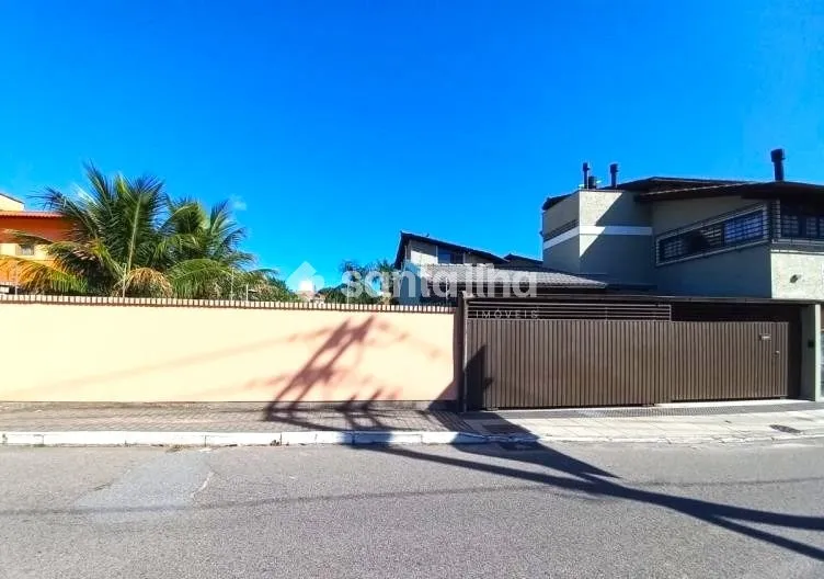 House with 4 bedrooms and 230 m² to rent