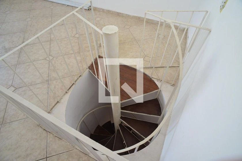 Top-floor rental with 4 bedrooms and 200 m² — photo 33