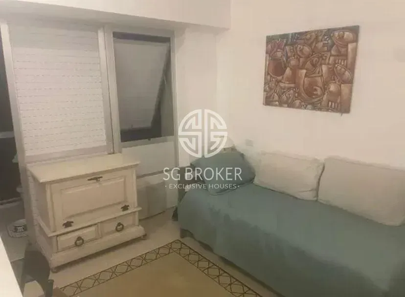 Walk-in closet in a 2-bedroom apartment, 138 m² — photo 19