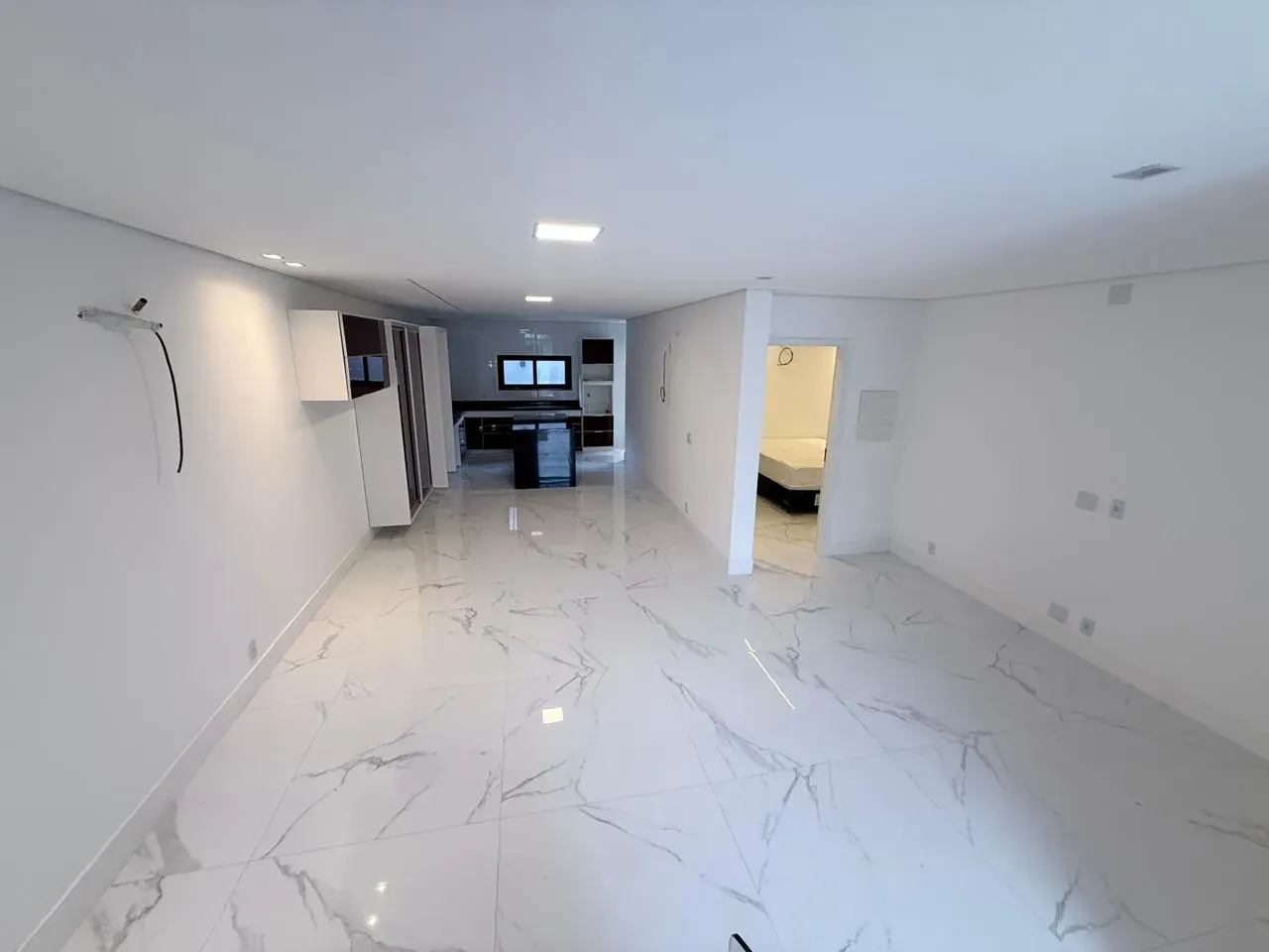 Private pool in a 5-bedroom house, 410 m² — photo 6