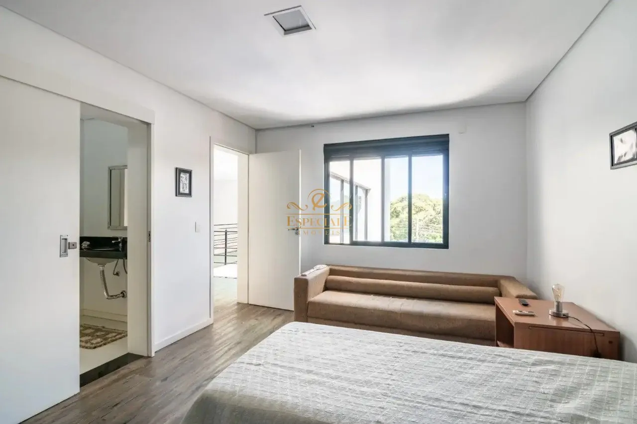 Furnished contemporary house with 3 bedrooms and 540 m² — photo 27