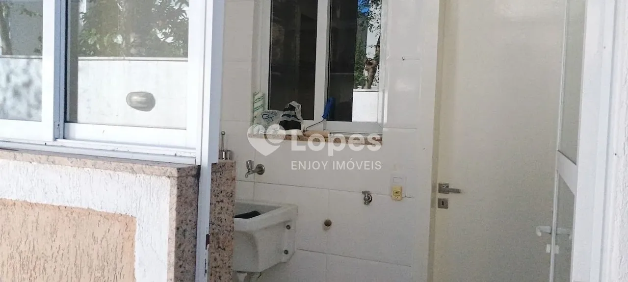 House with 5 bedrooms, 5 bathrooms and separate laundry — photo 18