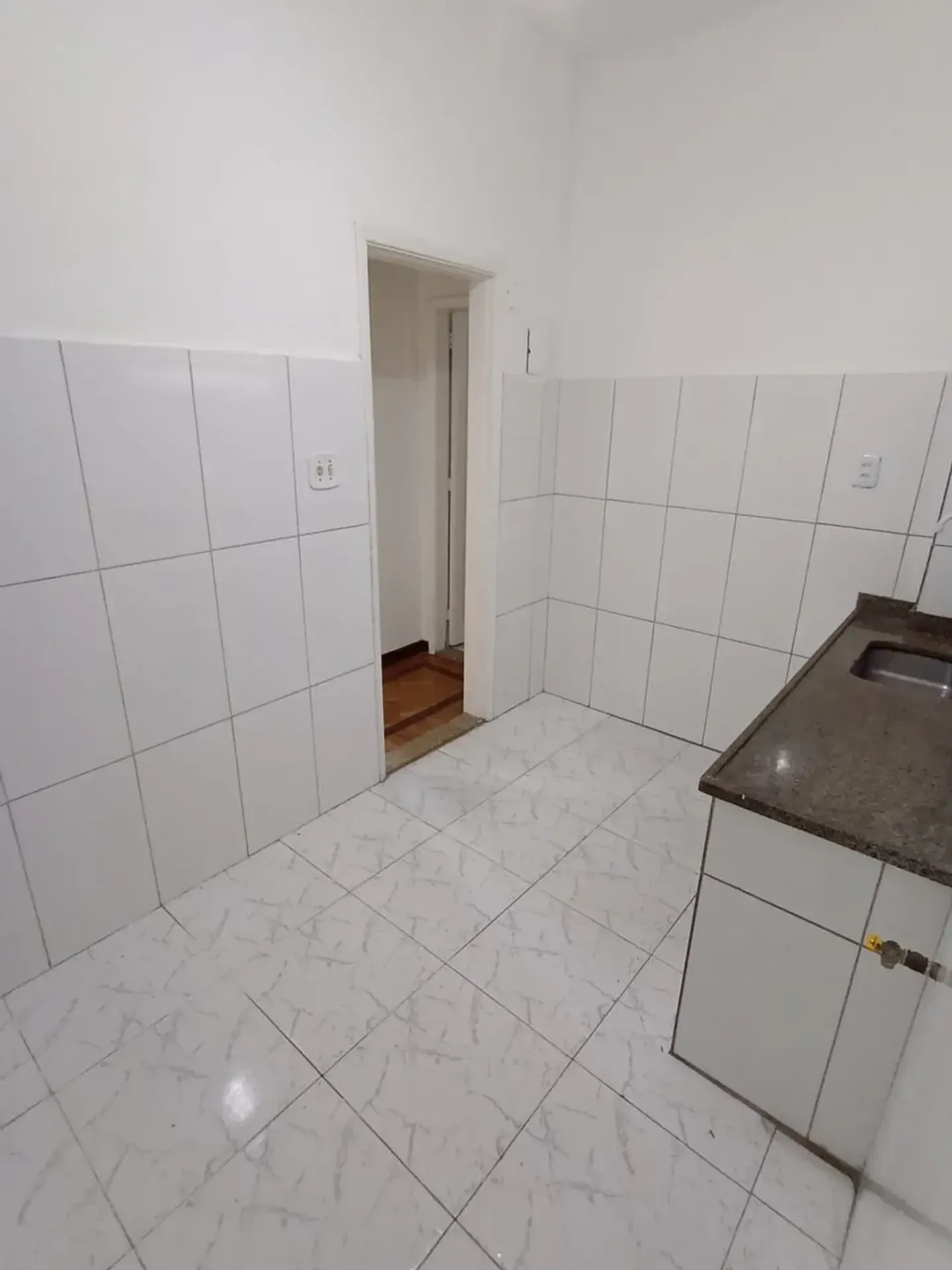Apartment on the 4th floor with wood or laminate floors — photo 6