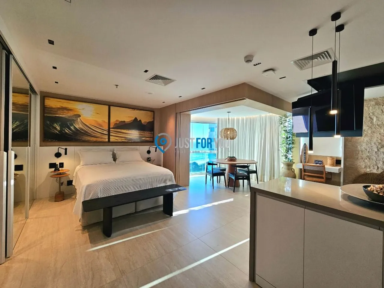 Furnished 1-bedroom apartment with an open-plan kitchen — photo 3