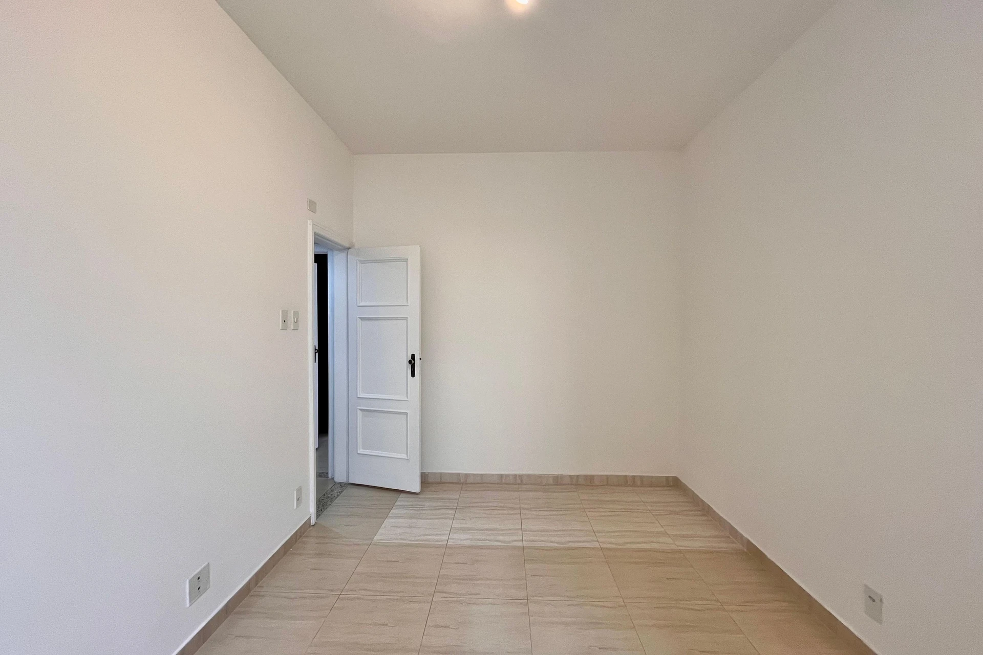 3-bedroom apartment with separate kitchen and electric stove — photo 39