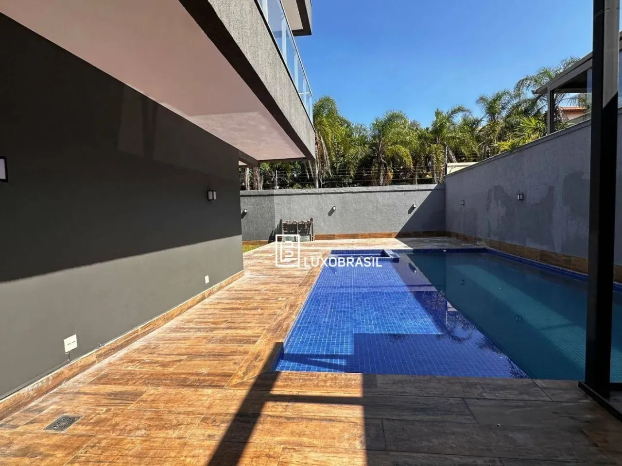 Unfurnished house with fitted kitchen and balcony — photo 12